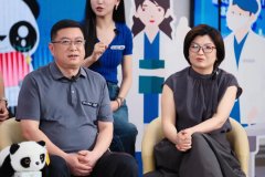 四川观察《健康观察室》直播间邀请成都西部痛风风湿医